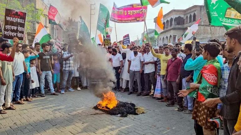 मुर्शिदाबाद में वक्फ कानून को लेकर भड़की हिंसा के बाद स्थिति शांतिपूर्ण, इंटरनेट सेवाएं निलंबित