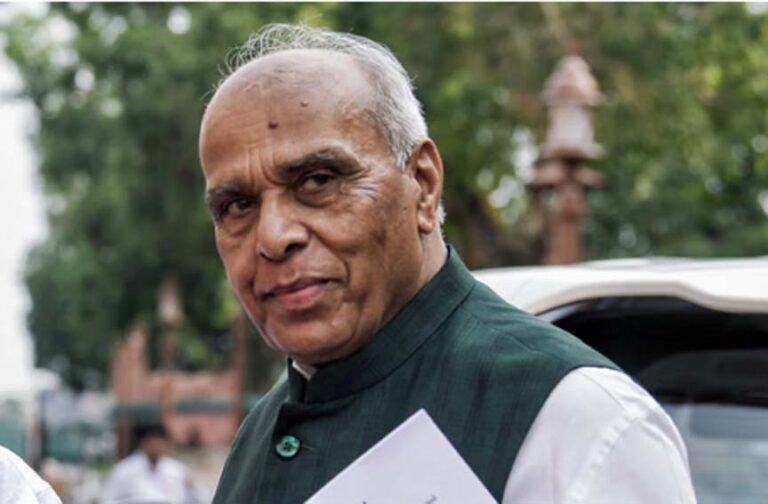 वक्फ संशोधन विधेयक पर सियासी घमासान, जेपीसी प्रमुख बोले- मुस्लिमों को बस वोट बैंक समझता है विपक्ष