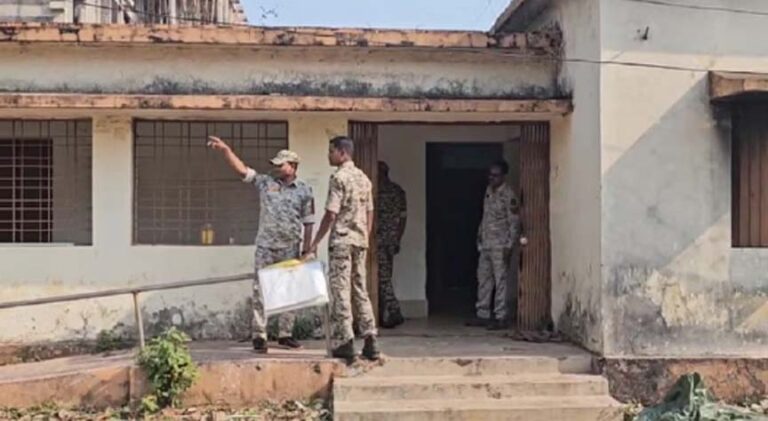 कोंडागांव-नारायणपुर सीमा पर मुठभेड़, दो नक्सली ढेर; आठ और पांच लाख का था इनाम