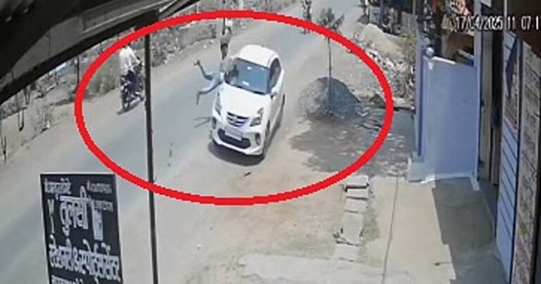 तेज रफ्तार कार की चपेट में आने से सड़क किनारे चल रहे दो युवक हुए घायल, एक की हालत गंभीर