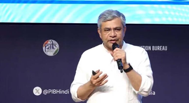 भारत के पहले स्वदेशी AI सर्वर का अश्विनी वैष्णव ने किया प्रदर्शन; बोले- देश की बढ़ती ताकत का प्रतीक