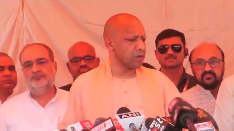 शुभम के परिवार से मिले सीएम योगी, बोले- आतंकवाद को नेस्तनाबूद करेंगे, ये हमला क्रूर और वीभत्स