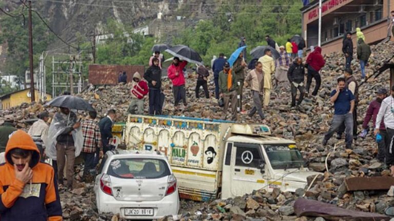 तबाही के गहरे जख्म; 80 फीसदी फसलें बर्बाद, 10 हजार से ज्यादा पशु मरे; जम्मू-श्रीनगर हाईवे बंद