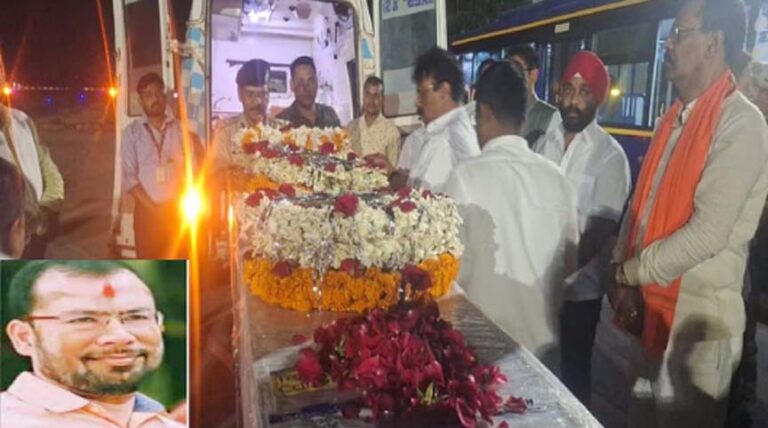 रायपुर पहुंचा आतंकी हमले में दिवंगत दिनेश का पार्थिव शरीर, लोगों ने दी श्रद्धांजलि