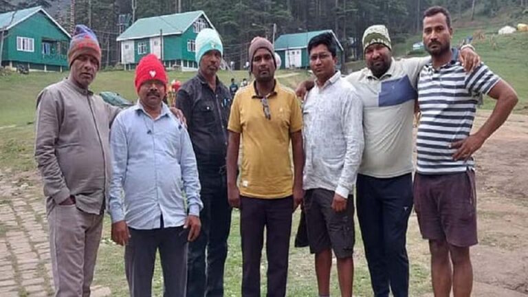 पहलगाम आतंकी हमले में बाल-बाल बचे पलारी के सात पर्यटक, सभी सुरक्षित, श्रीनगर से लौट रहे हैं छत्तीसगढ़