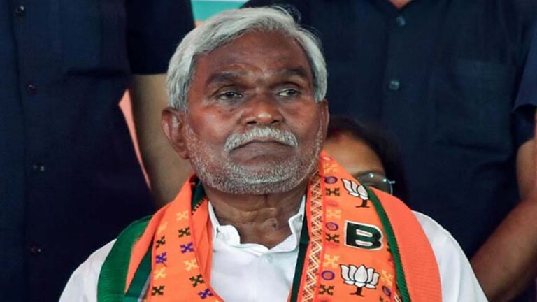 झारखंड के पूर्व सीएम चंपई सोरेन का दावा- आंबेडकर को अपमानित करने वाली कांग्रेस आदिवासियों के भी खिलाफ