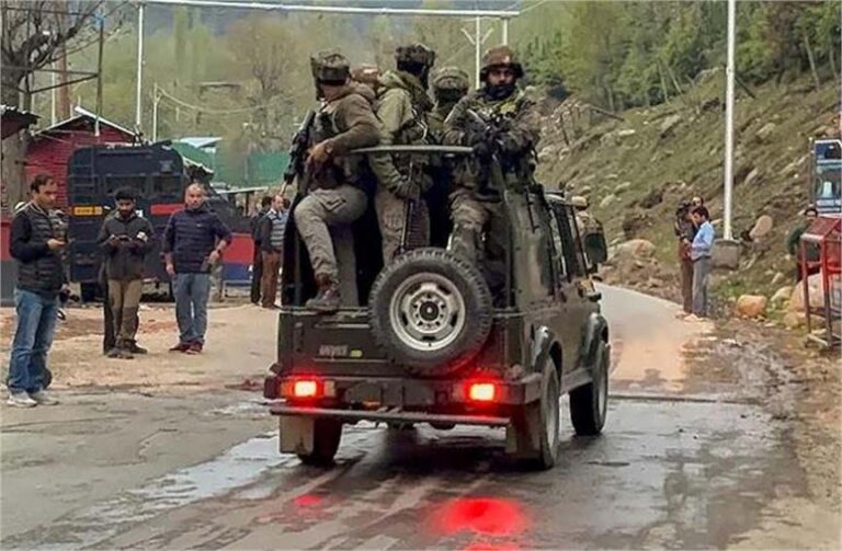 पहलगाम आतंकी हमले के विरोध में कश्मीर के अखबारों ने पहला पन्ना रखा काला, जताया दुख और गुस्सा