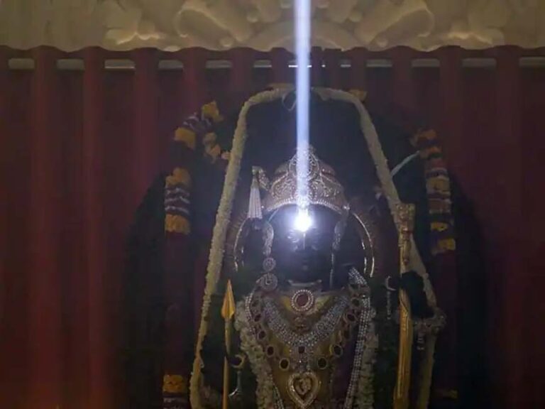 रामलला का हुआ सूर्य तिलक, देश-दुनिया में लाखों लोगों ने देखा लाइव, राम नगरी में जन्मोत्सव की धूम