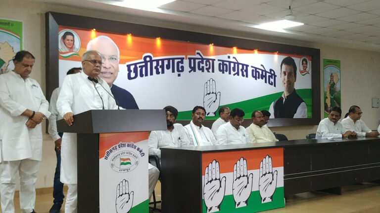 कांग्रेसजनों ने झीरम के शहीदों को नमन किया