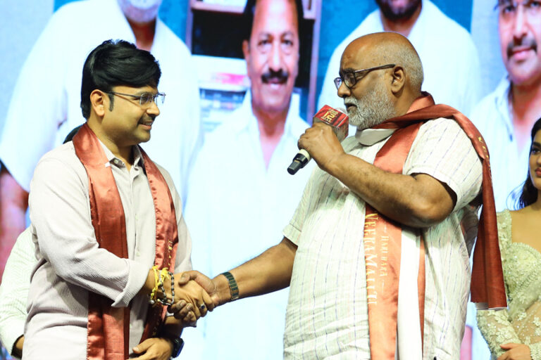 तूफान बनकर आ गए पवन कल्याण