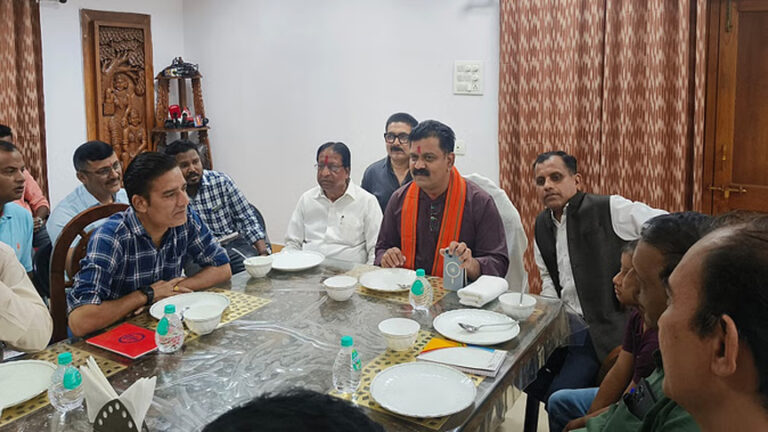 डिप्टी सीएम बोले- विदेश में पढ़ रहे नक्सलियों के बच्चे, पीठ पीछे गड़बड़ी कर देते हैं राहुल गांधी