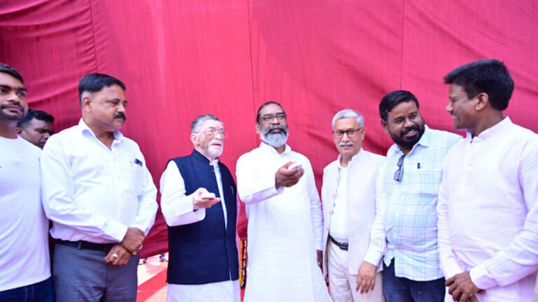 बिनोद बिहारी महतो कोयलांचल विश्वविद्यालय में प्रतिमा अनावरण, राज्यपाल और मुख्यमंत्री ने किया नमन