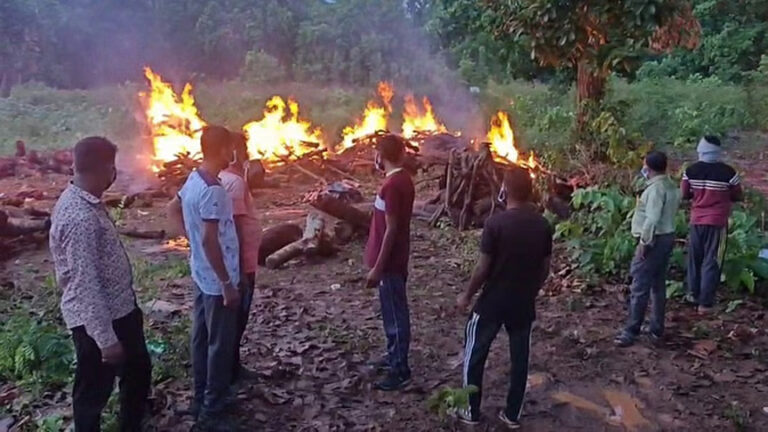 पुलिस ने बसवराजू सहित आठ नक्सलियों का किया अंतिम संस्कार, 21 मई की मुठभेड़ में हुए थे ढेर