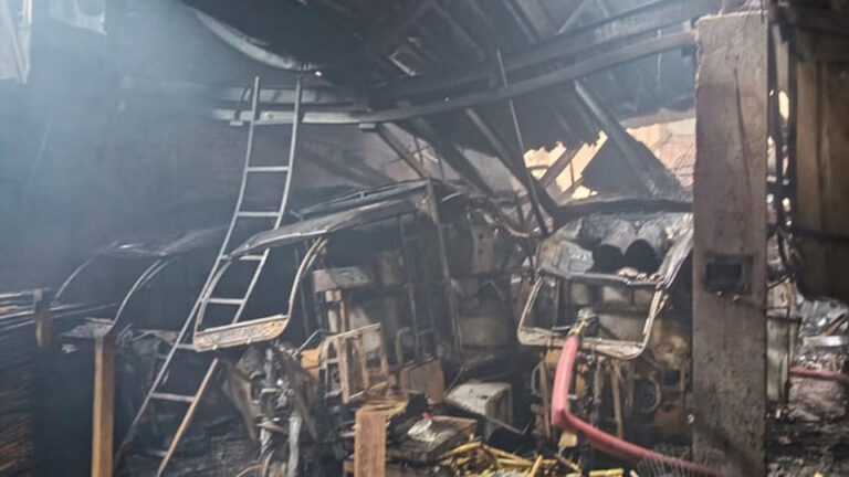 दिल्ली के शाहदरा में ई-चार्जिंग स्टेशन में लगी आग, चपेट में आने से दो की मौत; चार लोग झुलसे