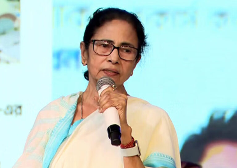 ‘हिंसा का फायदा उठाते हैं राजनेता, लोग पीड़ित होते हैं’, मुर्शिदाबाद मामले पर बोलीं ममता बनर्जी