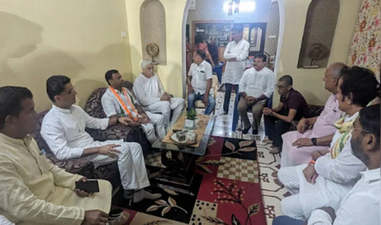 पहलगाम आतंकी हमले में दिवंगत मिरानिया के परिजन से मिले सचिन पायलट: बोले- आतंकवाद पर चर्चा हो कश्मीर पर नहीं