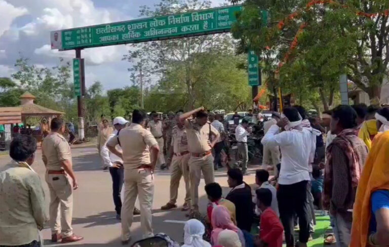 चित्रकोट पर्यटन स्थल पर बवाल, नाका, ग्राम सभा और एसडीएम पर सवाल