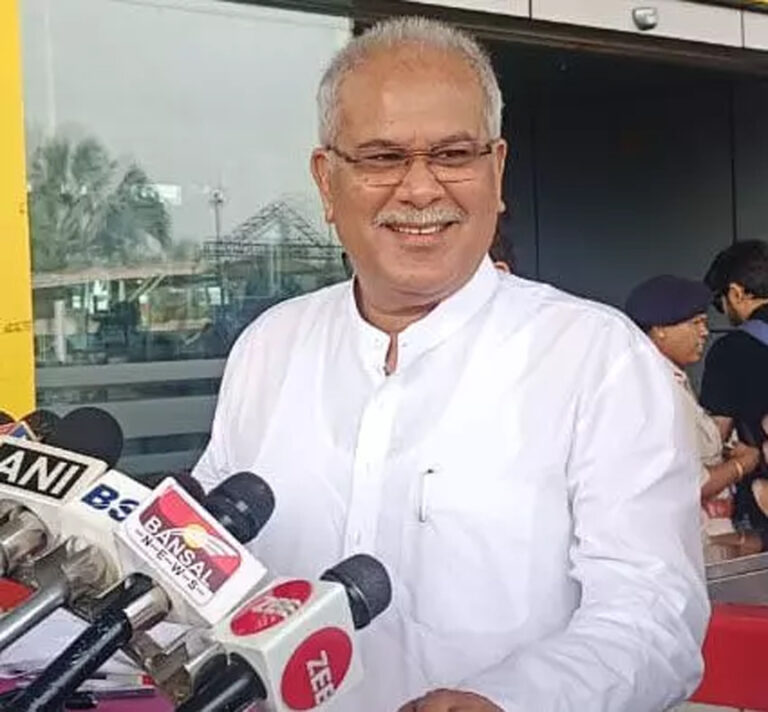 प्रदेश में आदिवासियों की आर्थिक स्थिति कमजोर : भूपेश बघेल