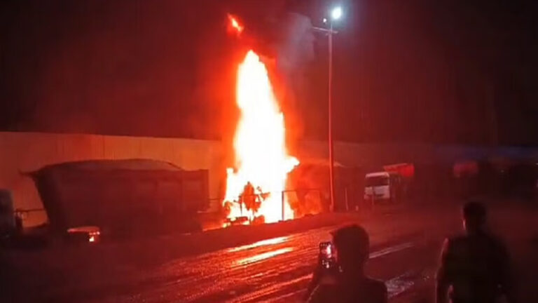 एसईसीएल गेवरा खदान में फिर हुआ हादसा, कोयले से भरे ट्रक में लगी आग; धू-धूकर जला वाहन