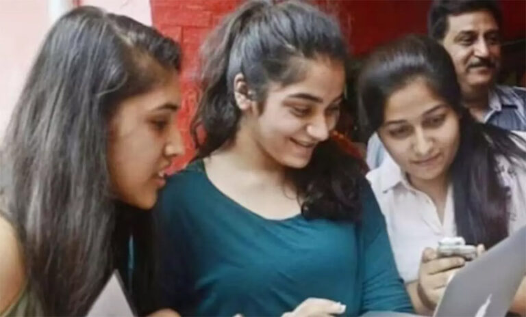 बेटियों ने मारी बाजी, साइंस में 80.53% तो कॉमर्स में 95 फीसदी लड़कियां रहीं सफल