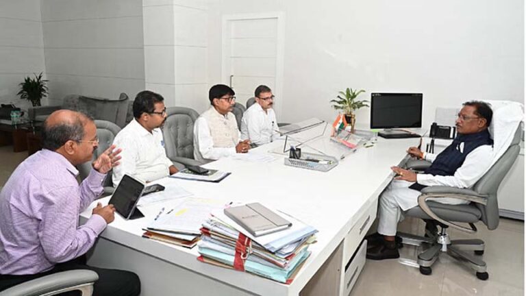 सीएम साय ने कर्रेगुट्टा पहाड़ी पर जारी एंटी नक्सल ऑपेरशन का लिया अपडेट, इन विषयों में की चर्चा