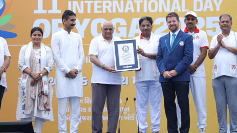 योग दिवस पर भारत में बने वर्ल्ड रिकॉर्ड, गिनीज बुक में दर्ज हुआ गुजरात और आंध्र प्रदेश का नाम