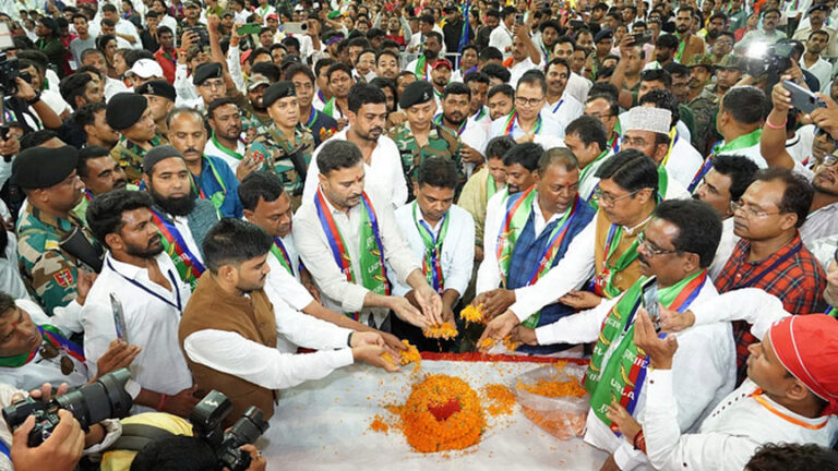 हेमंत सरकार से जनता त्रस्त, उखाड़ फेंकने की करें तैयारी: पूर्व डिप्टी सीएम सुदेश महतो