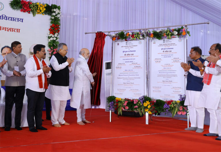 अमित शाह ने रायपुर में नक्सलवाद पर छत्तीसगढ़, आंध्र प्रदेश, तेलंगाना, मध्य प्रदेश, महाराष्ट्र, झारखंड और ओडिशा के DGP/ADGP एवं वरिष्ठ अधिकारियों के साथ समीक्षा बैठक की अध्यक्षता की