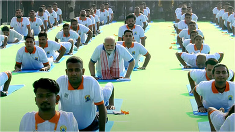 पीएम मोदी ने कहा- वैश्विक संकल्प बने ‘योगा फॉर वन अर्थ, वन हेल्थ’; योग को जन आंदोलन बनाने का आह्वान