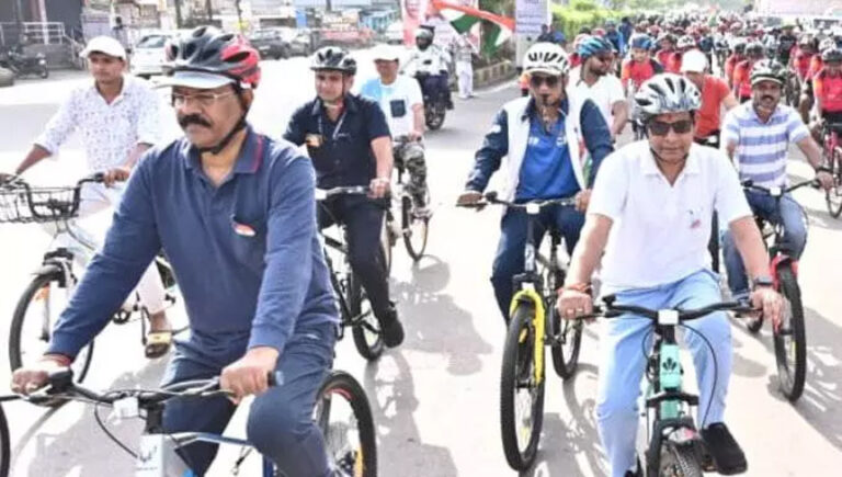 रायपुर में मंत्री और विधायकों ने मनाया विश्व साइकिल दिवस