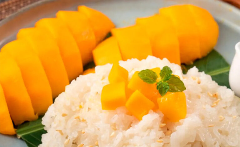 आम के साथ कभी भी भूलकर न खाएं ये 4 चीजें, पेट के लिए बन सकती हैं जहर