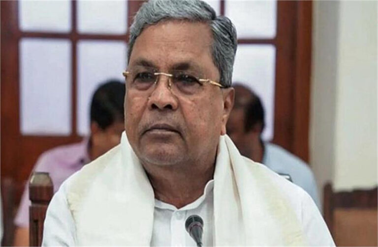 मोदी के संन्यास पर मोहन भागवत ने दिया इशारा, कांग्रेस ने उठाई BJP पर सवाल