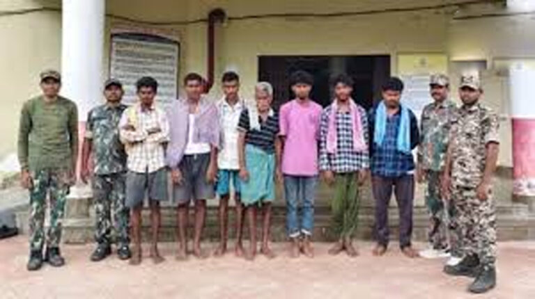 पशु तस्करी के खिलाफ पुलिस की बड़ी कार्रवाई: छत्तीसगढ़-तेलंगाना सीमा पर 7 अंतरराज्यीय तस्करों को किया गिरफ्तार, 83 गौवंश किये गए बरामद