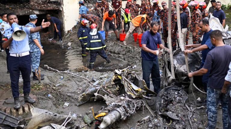 बांग्लादेश विमान हादसे में मृतकों का आंकड़ा बढ़ा, 25 बच्चों समेत 27 की मौत