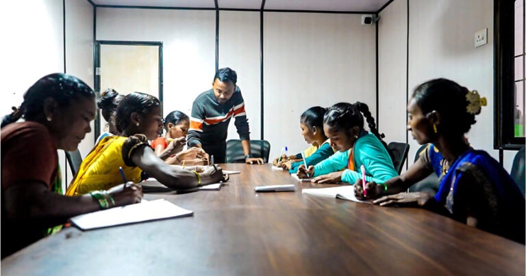 नीतू जोशी और मिआम चैरिटेबल ट्रस्ट ने उठाया महाराष्ट्र में आदिवासी महिलाओं के जीवन में बदलाव का बीड़ा