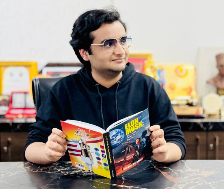 भारतीय किशोर लेखक और वैज्ञानिक ने एलन मस्क पर लिखी प्रेरक जीवनी