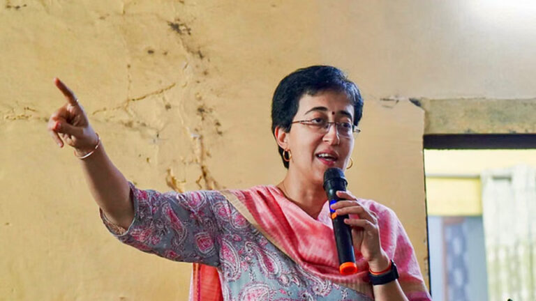 आतिशी बोलीं- दिल्लीवालों के साथ AAP खड़ी है, घर-दुकान बचाने के लिए सड़क से संसद तक लड़ेंगे