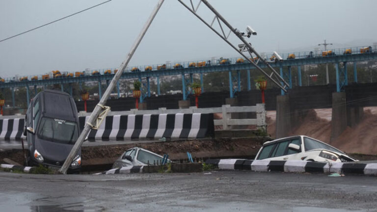 प्रकृति का रौद्र रूप…वैष्णो देवी रूट पर भूस्खलन से तबाही, 30 मौत, आज भी भारी बारिश का अलर्ट