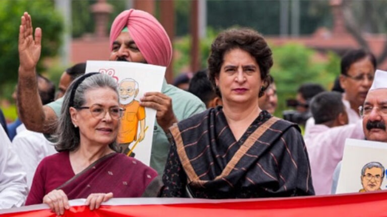 ‘सुप्रीम कोर्ट के जज तय नहीं कर सकते कि सच्चा भारतीय कौन?’ राहुल को फटकार पर भड़कीं प्रियंका