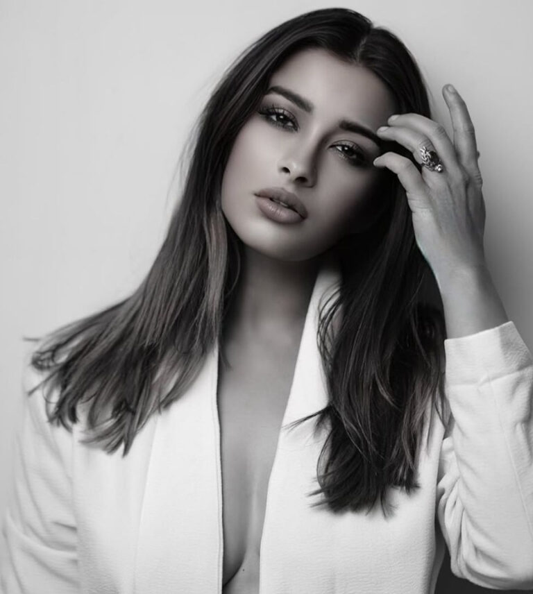 ग्लैमर के नए नियम परिभाषित करती नायरा एम बनर्जी