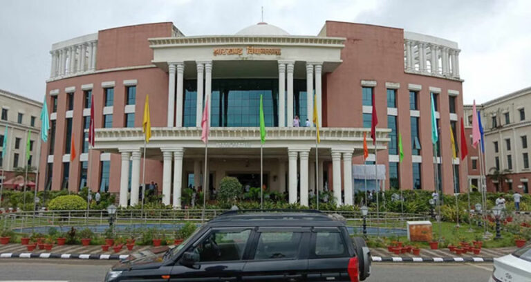 ‘वोट चोर, गद्दी छोड़’ के नारों से गूंजा सदन, कार्यवाही 12 बजे तक स्थगित