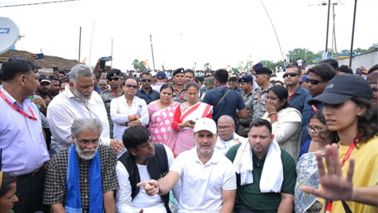 बिहार के कटिहार में पहुंची राहुल-तेजस्वी की वोटर अधिकार यात्रा, झारखंड के कई मंत्री हुए शामिल