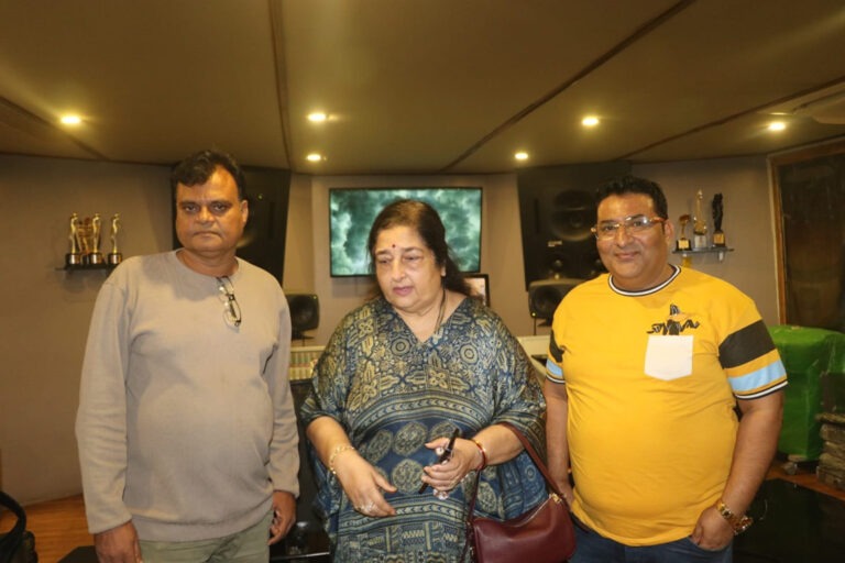 अनुराधा पौडवाल ने लगाए मंजीत गुलेरिया के साथ रोमांटिक सॉन्ग में चार चाँद