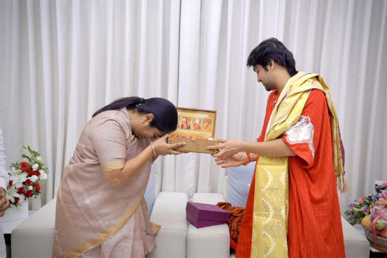 सीएम रेखा गुप्ता ने धीरेंद्र शास्त्री से अपने आवास पर की खास मुलाकात