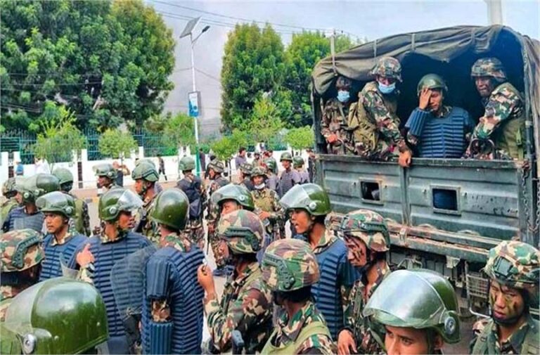 नेपाल में आपातकाल! सेना ने लगाया देशव्यापी कर्फ्यू, प्रदर्शनकारियों को सख्त चेतावनी