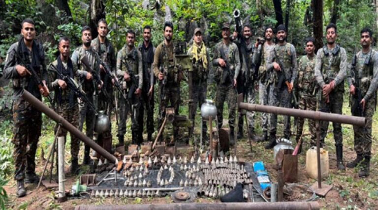 सुरक्षाबलों ने नक्सलियों की ऑर्डिनेंस फैक्ट्री किया ध्वस्त, बीजीएल लांचर समेत भारी मात्रा में हथियार बरामद