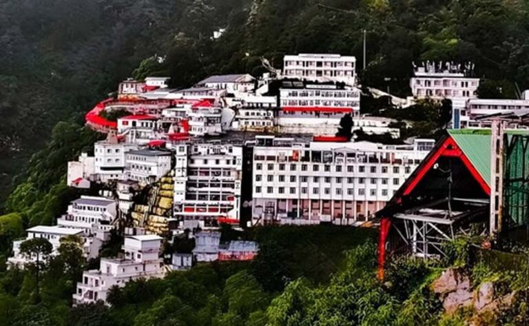 माता वैष्णो देवी यात्रा 22 दिन बाद फिर शुरू, श्रद्धालु बोले- ‘मां के दर्शन की थी आस, आज पूरी होगी’