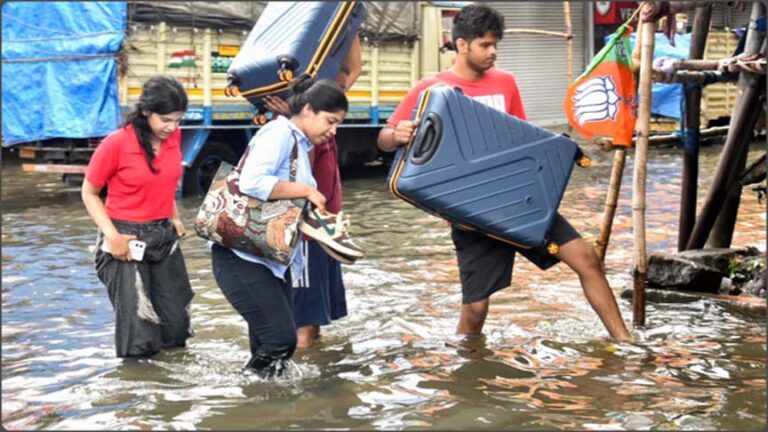 कोलकाता में साल भर में होने वाली बारिश का 20% एक रात में बरसा, 10 की मौत; दुर्गा पूजा से पहले हाल-बेहाल