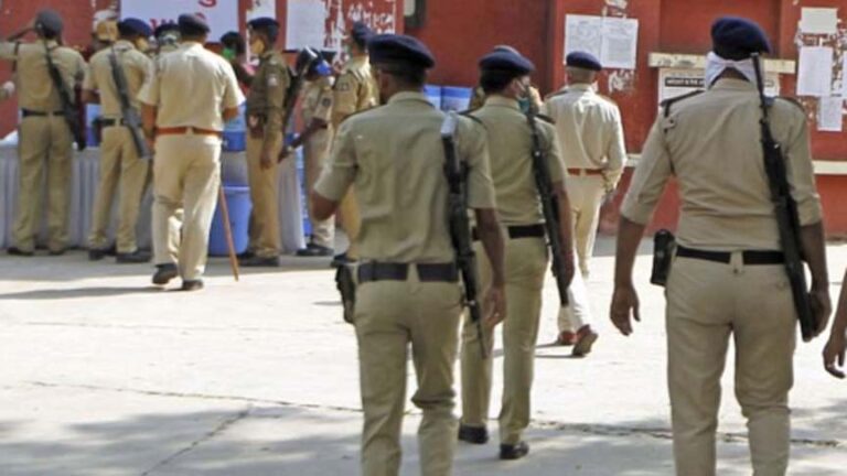 गांधीनगर में नवरात्रि महोत्सव के दौरान बवाल, दो समुदायों में झड़प-पथराव और आगजनी; जांच में जुटी पुलिस