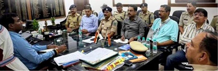 दुर्गापूजा को लेकर उपायुक्त ने की बैठक, अधिकारियों को दिए आवश्यक दिशा-निर्देश